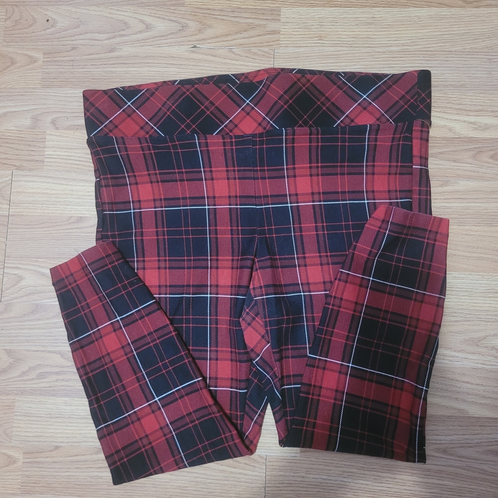 Torrid Plaid Red And Black Pixie Leggings Size 3R